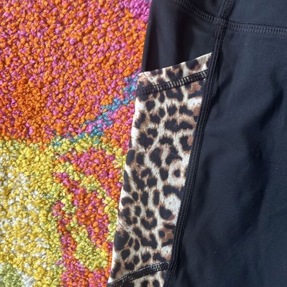 EUC WOMENS 6-8 ZYIA ACTIVE CROP CAPRI LEGGINGS - Picture 7 of 7